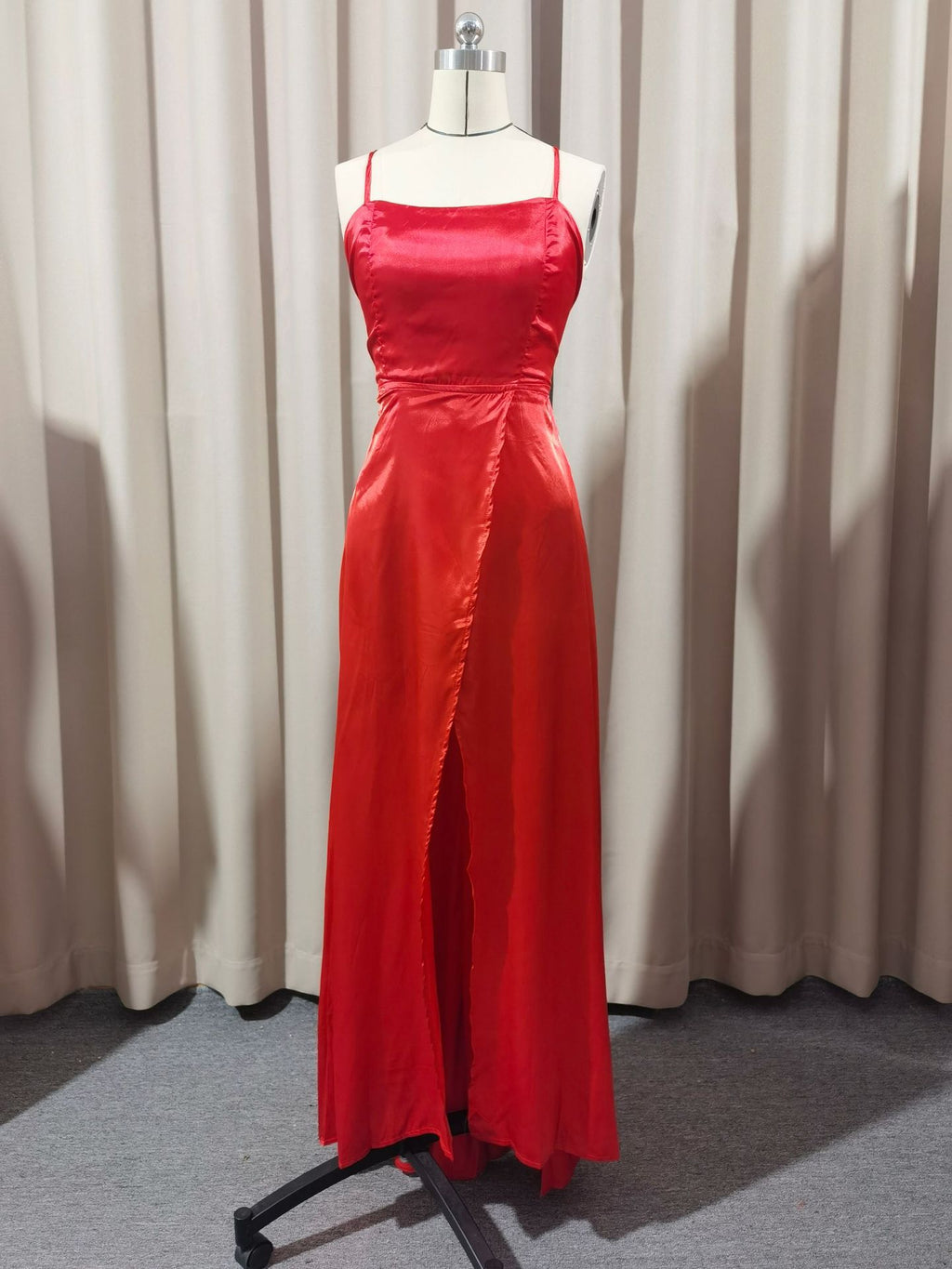 2023 Amazon European and American cross-border new bridesmaid dress long dress small tail strap solid color banquet evening dress