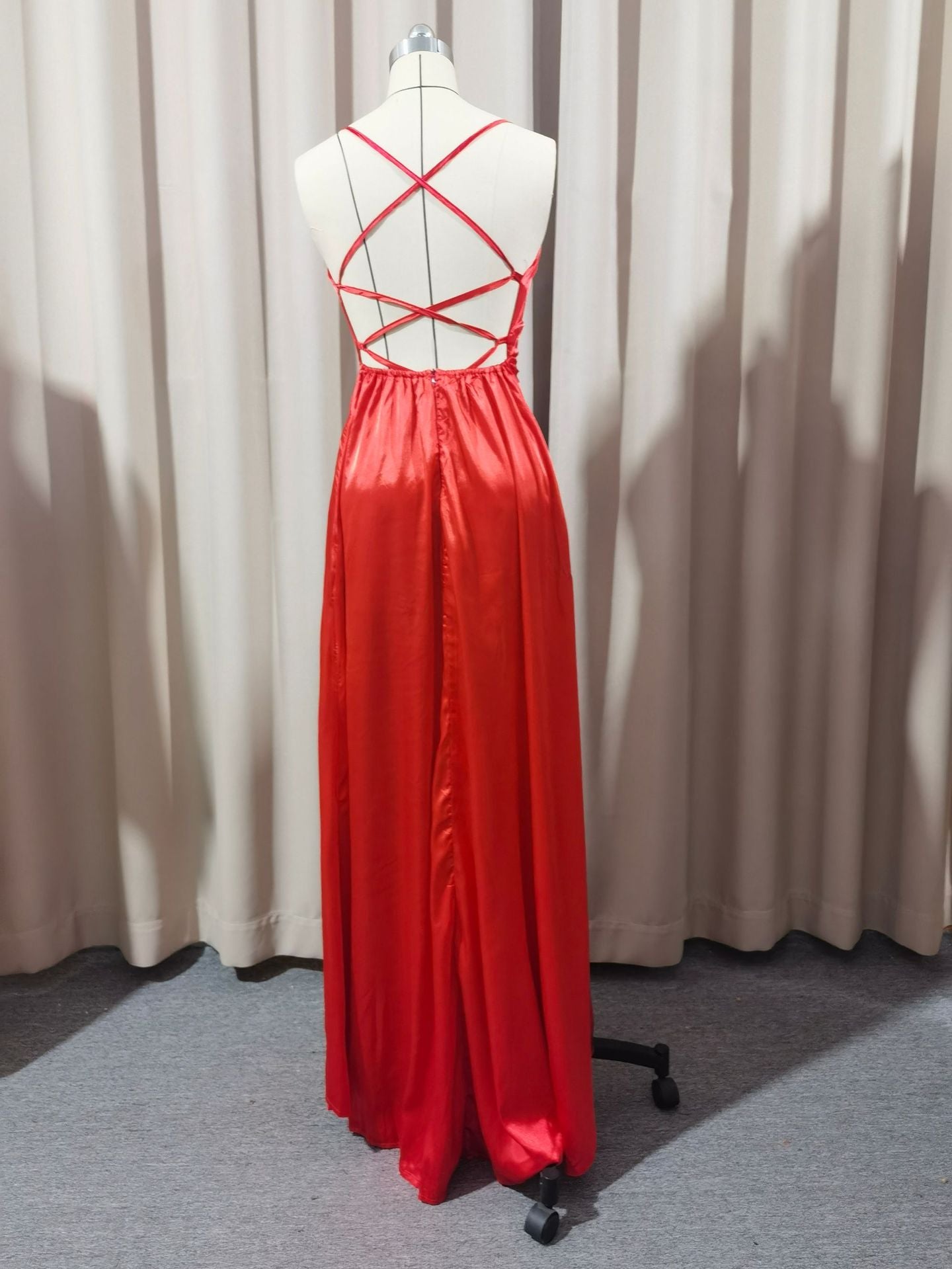 2023 Amazon European and American cross-border new bridesmaid dress long dress small tail strap solid color banquet evening dress