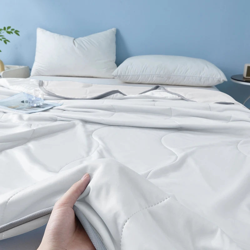 Hot Selling Summer New Arrival Cooling & Silky Summer Quilt, Bed Blanket, Air Conditioner Comforter