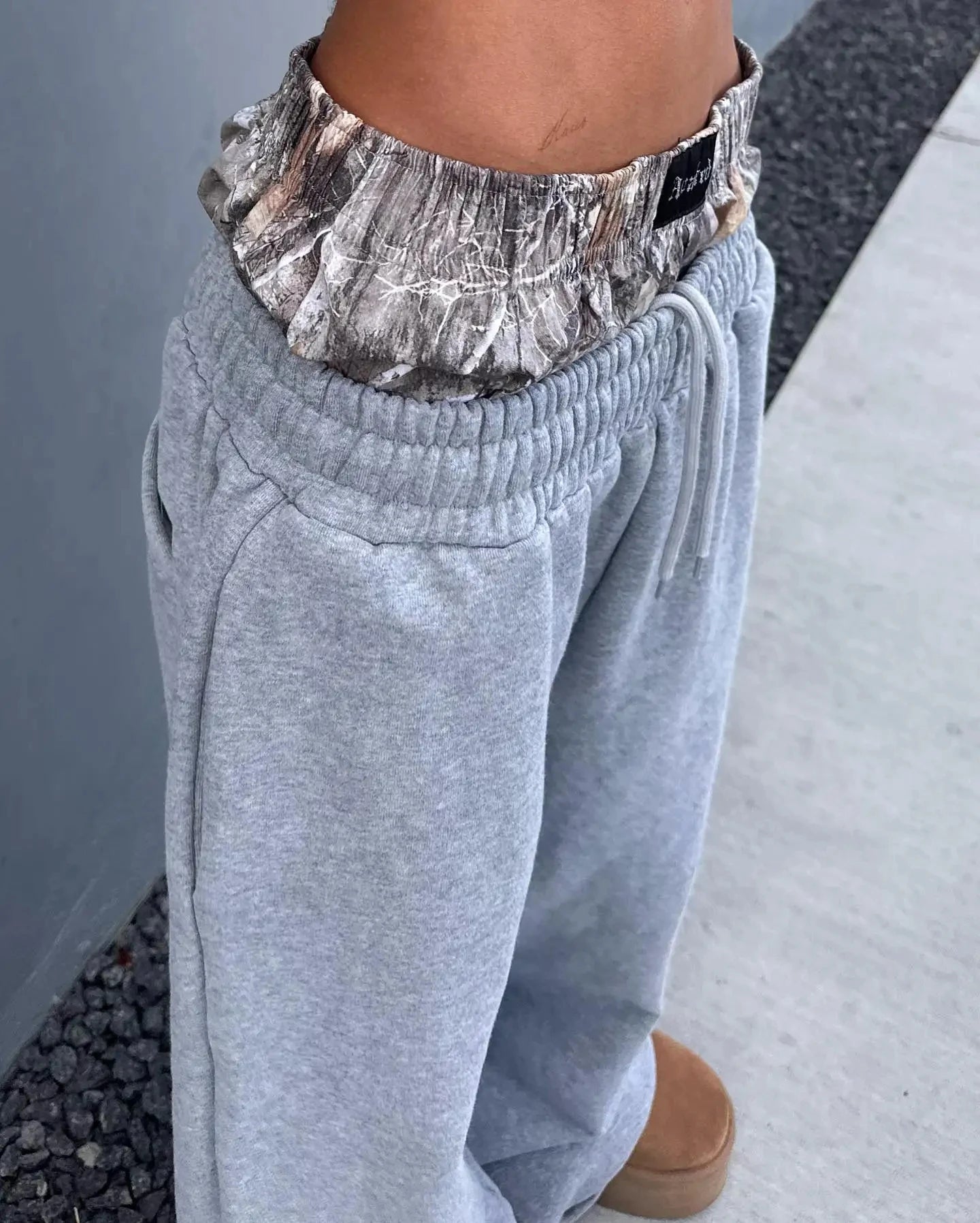 Y2K Retro Sweatpants Double Waisted Embroidered Camouflage Pattern Wide Leg Pants Men Clothes Goth Streetwear Unisex Baggy Pants