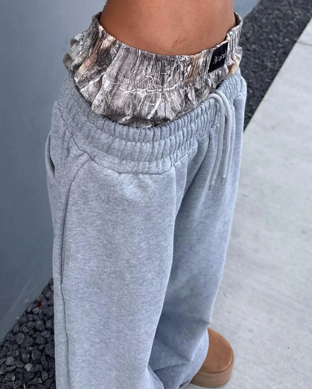 Y2K Retro Sweatpants Double Waisted Embroidered Camouflage Pattern Wide Leg Pants Men Clothes Goth Streetwear Unisex Baggy Pants